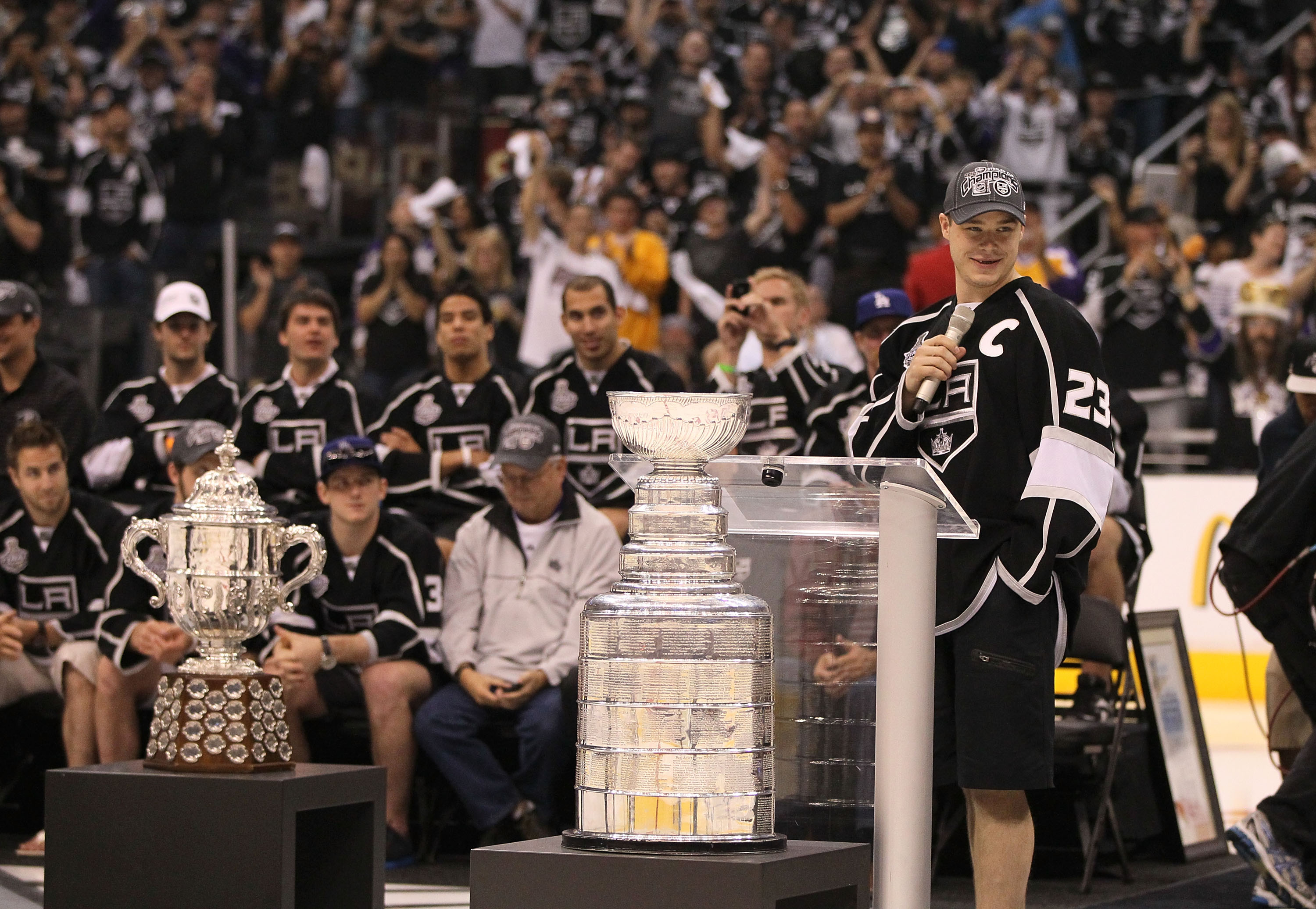 L.A. Kings Fans Celebrate The Team's Stanley Cup Victory - LA Kings Insider