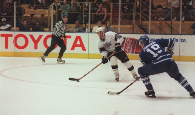 16 Dec 1995: Forward Tony Granato #21 of the Los Angeles Kings focuses on the goal as he stick handles the puck while moving in to the offensive zone despite receiving defensive pressure from Kenny Jonsson #19 of the Toronto Maple Leafs during a line shif