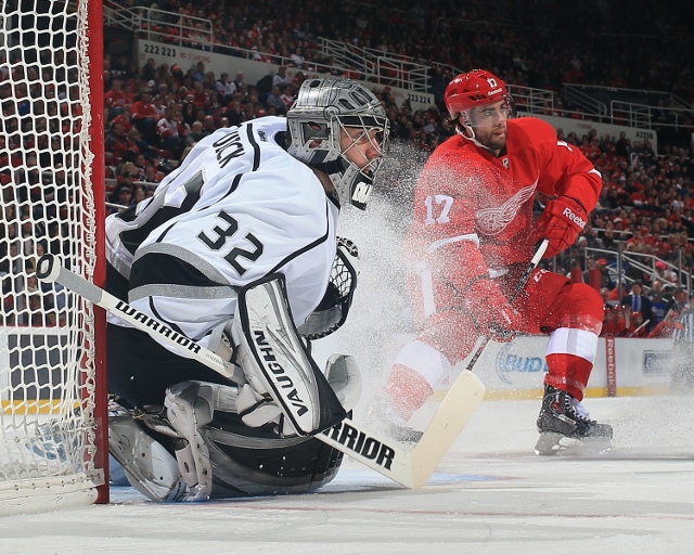 DETROIT, MI - JANUARY 18: Jonathan Quick #32 of the Los Angeles Kings follows the play as Patrick Eaves #17 of the Detroit Red Wings looks to make a play during an NHL game on January 18, 2014 at Joe Louis Arena in Detroit, Michigan. The Red Wings defeate