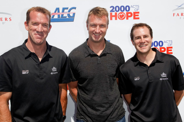 2,000 Acts Of Hope Charitable Initiative With The Los Angeles Kings