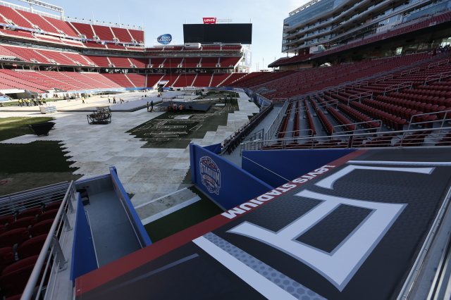 2015 Coors Light NHL Stadium Series Build Out