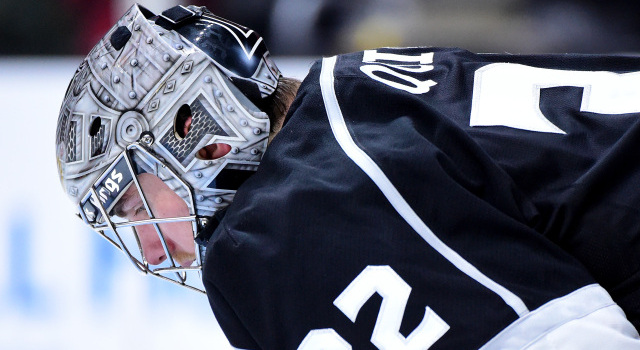 Kings goalie Jonathan Quick out indefinitely after knee surgery