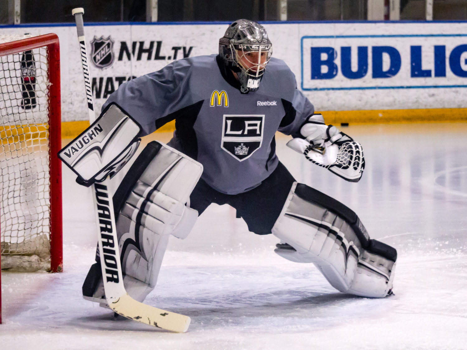 Attaching knee pads to pants to stop from sliding? And what type of string  would be best? Anyone do this? : r/hockeygoalies