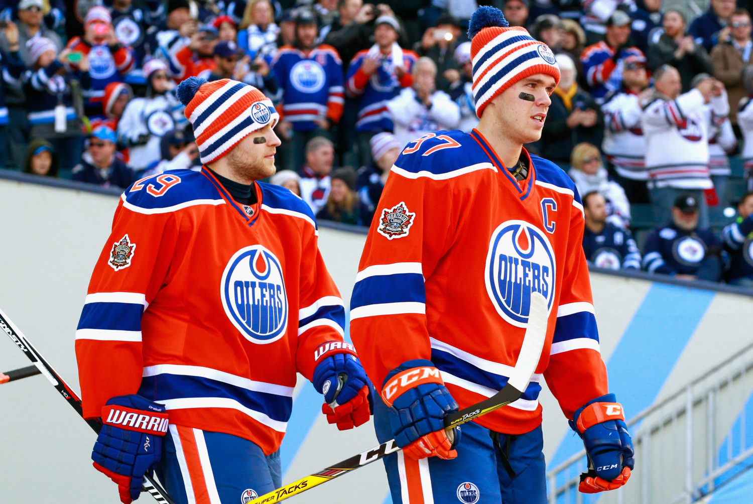 Oilers take Heritage Classic, but fans make Jets coach proud to be