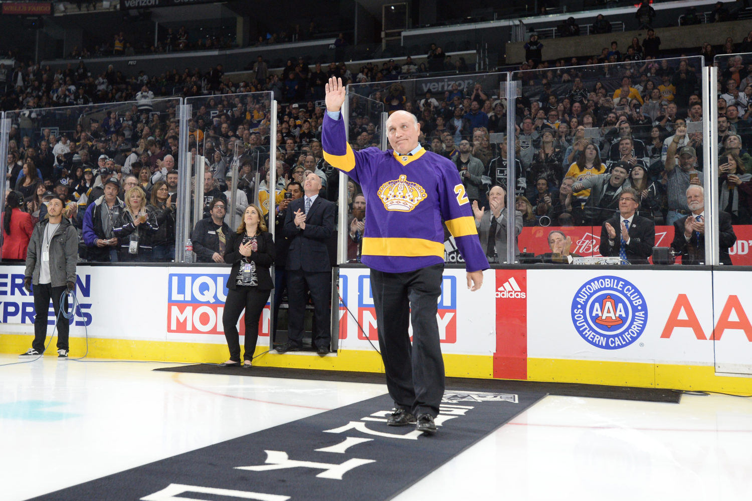 Catching up with Tiger Williams on Legends Night - LA Kings Insider