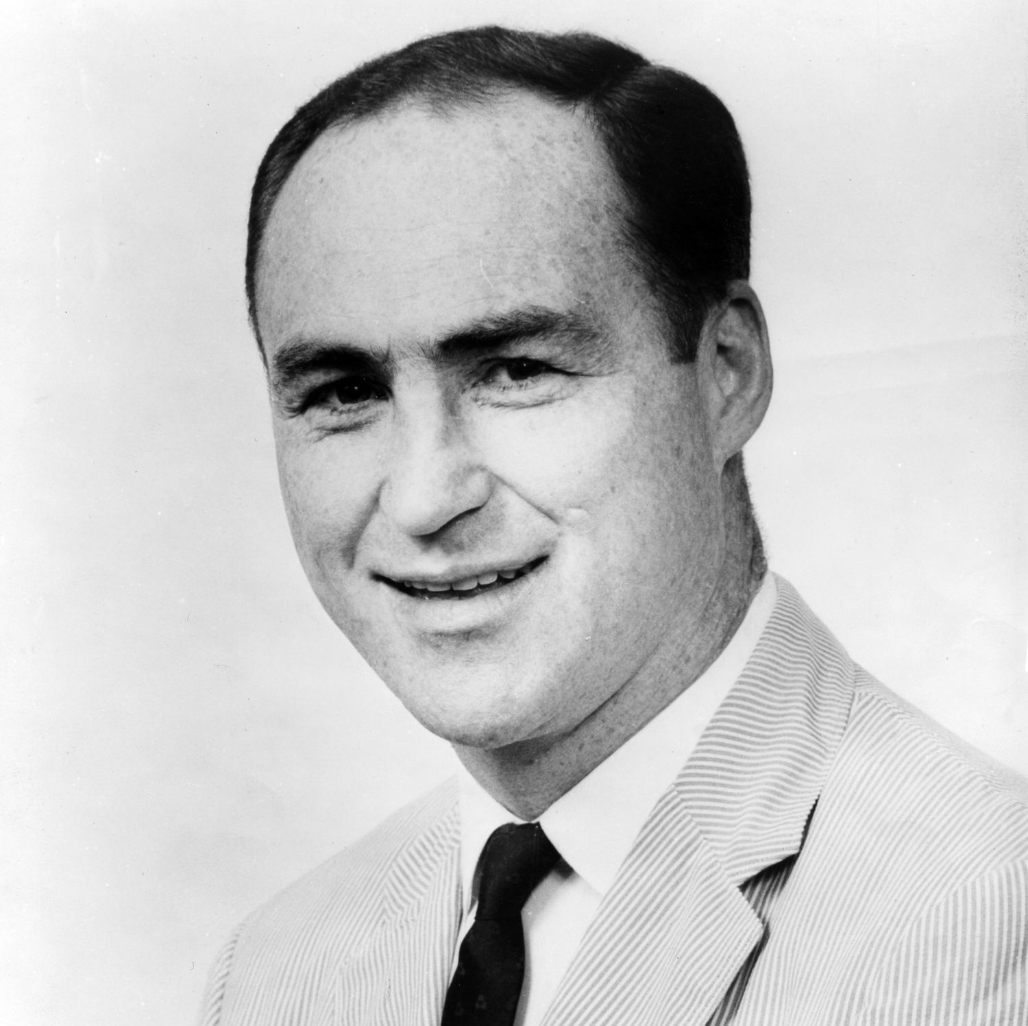 Red Wings raise Red Kelly's No. 4 to the rafters 