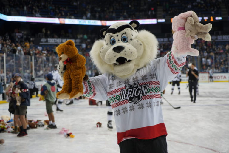 victoria royals teddy bear toss 2018