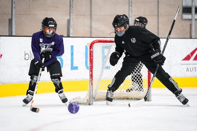 Special 'Hockeywood' event helps Kings kick off 2022 puck campaign, Sports