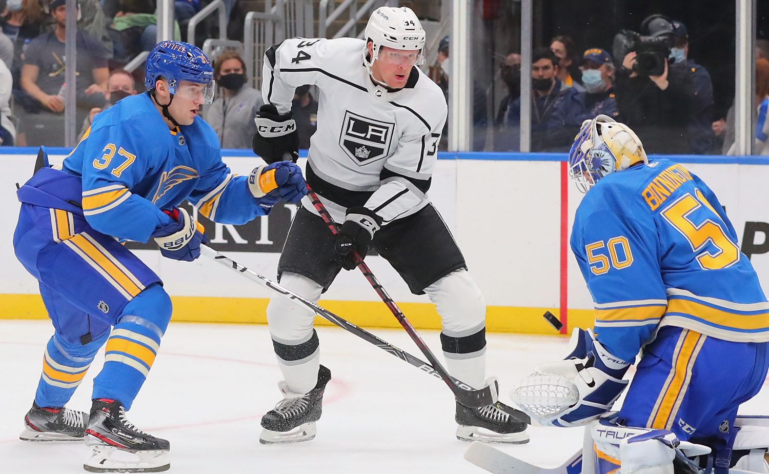 Tarasenko transitions from playing with the kids to skating with