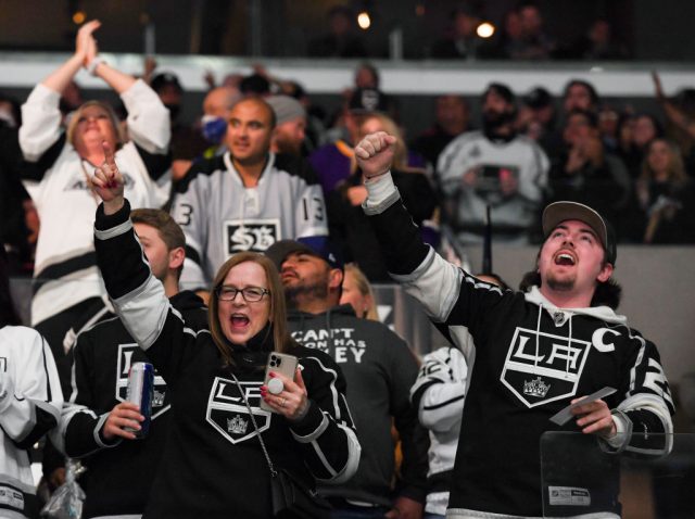 Pre-game Burger King photos from Manchester - LA Kings Insider