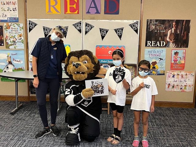 Bailey wins Most Awesome Mascot award - LA Kings Insider