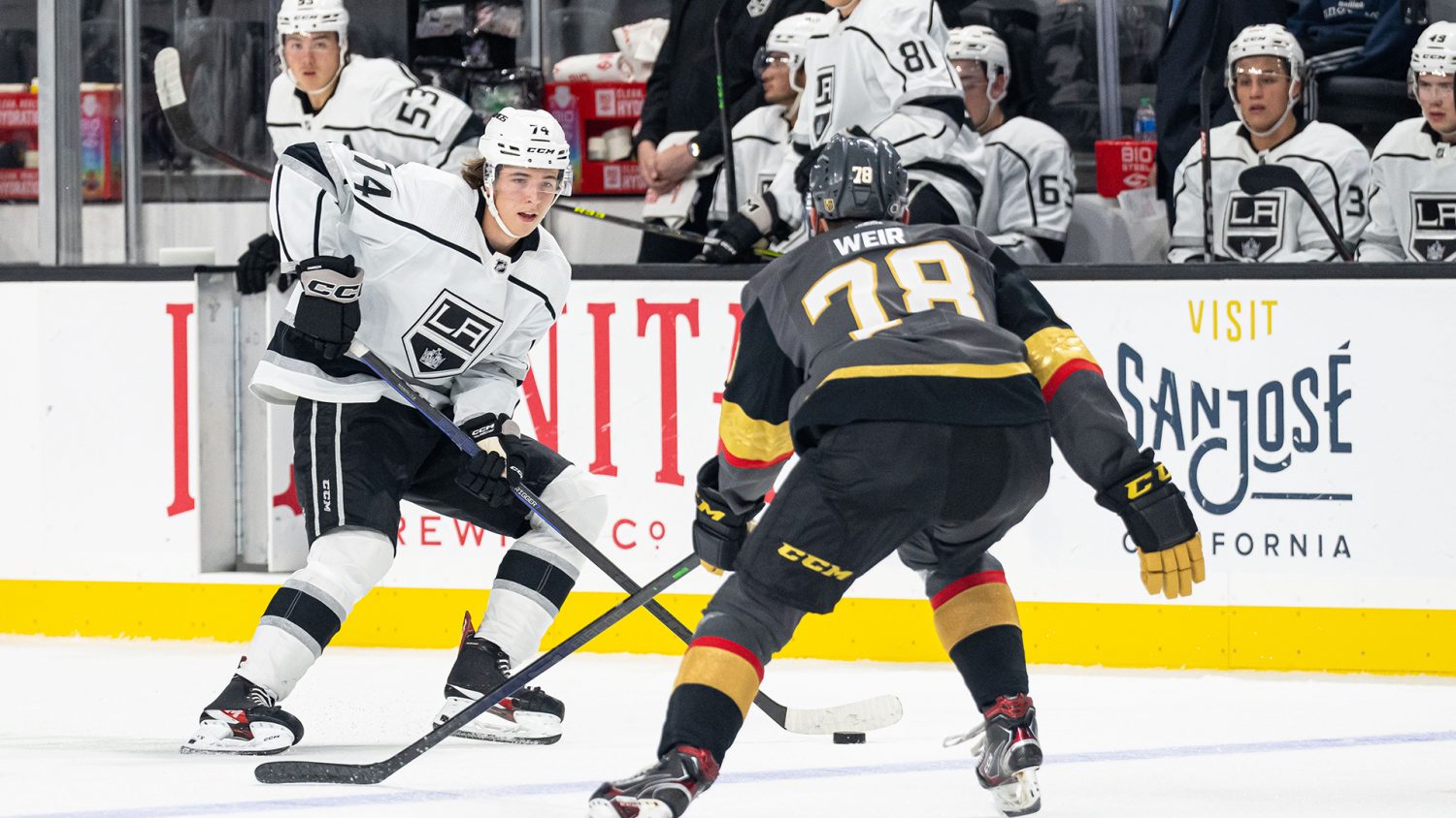 Snoop Dogg provided some incredible hockey commentary during a  Kings-Penguins game 