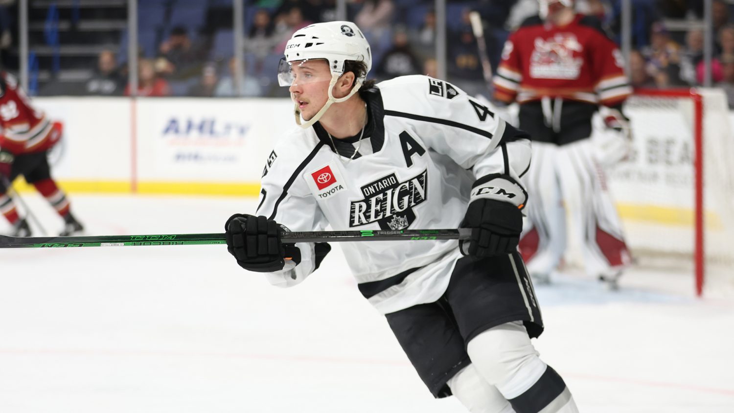 Reign edge Canucks, 2-1