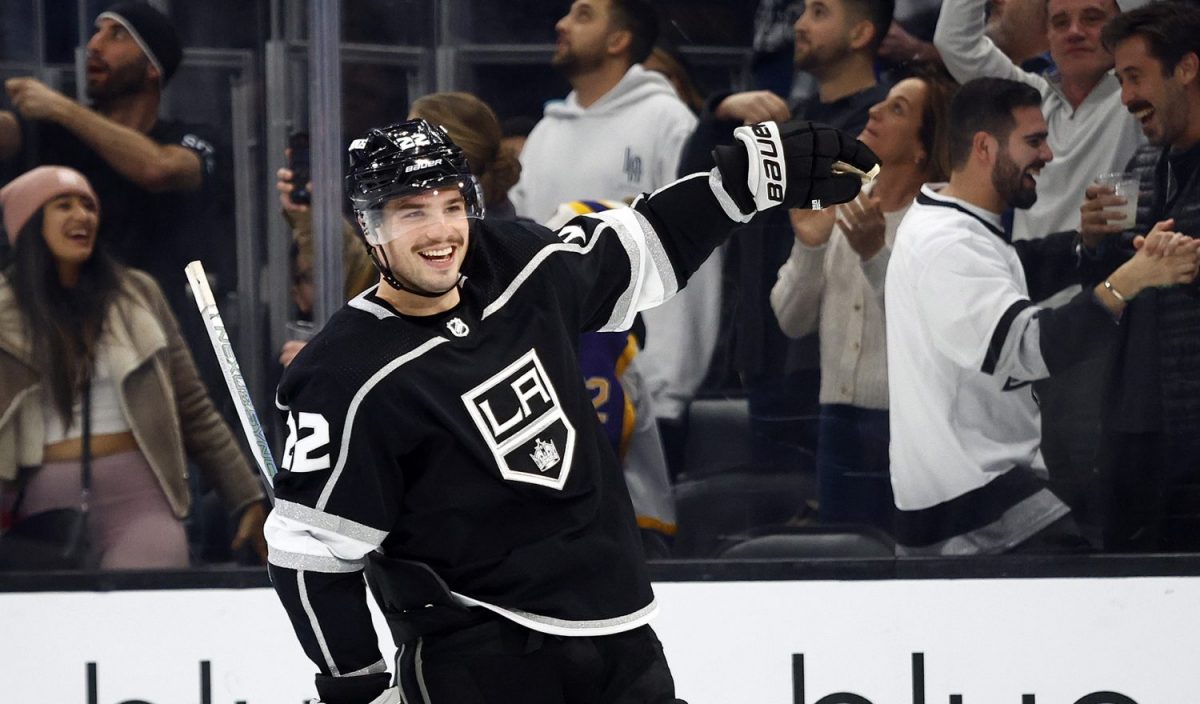 LA Kings Bring New Shoes and Hockey to 420 Kids in LA – Shoes That Fit