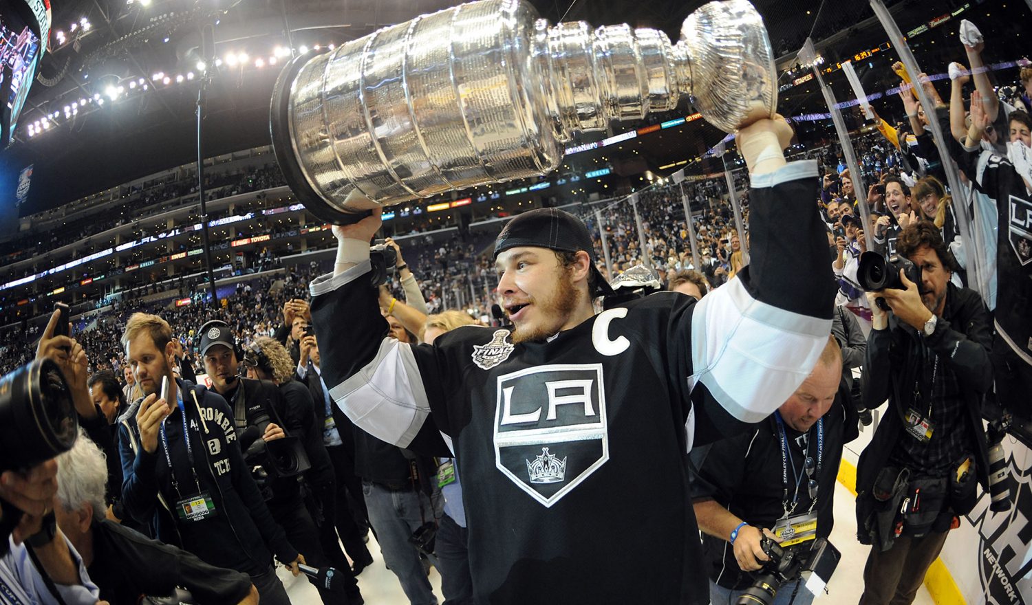 Dustin Brown - 14x28 Los Angeles Kings 2014 Stanley Cup Canvas - NHL  Auctions